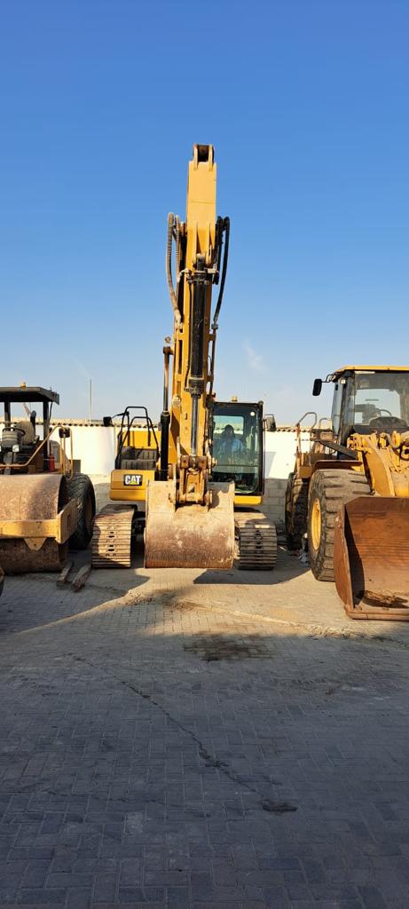 EXCAVATOR CAT 320