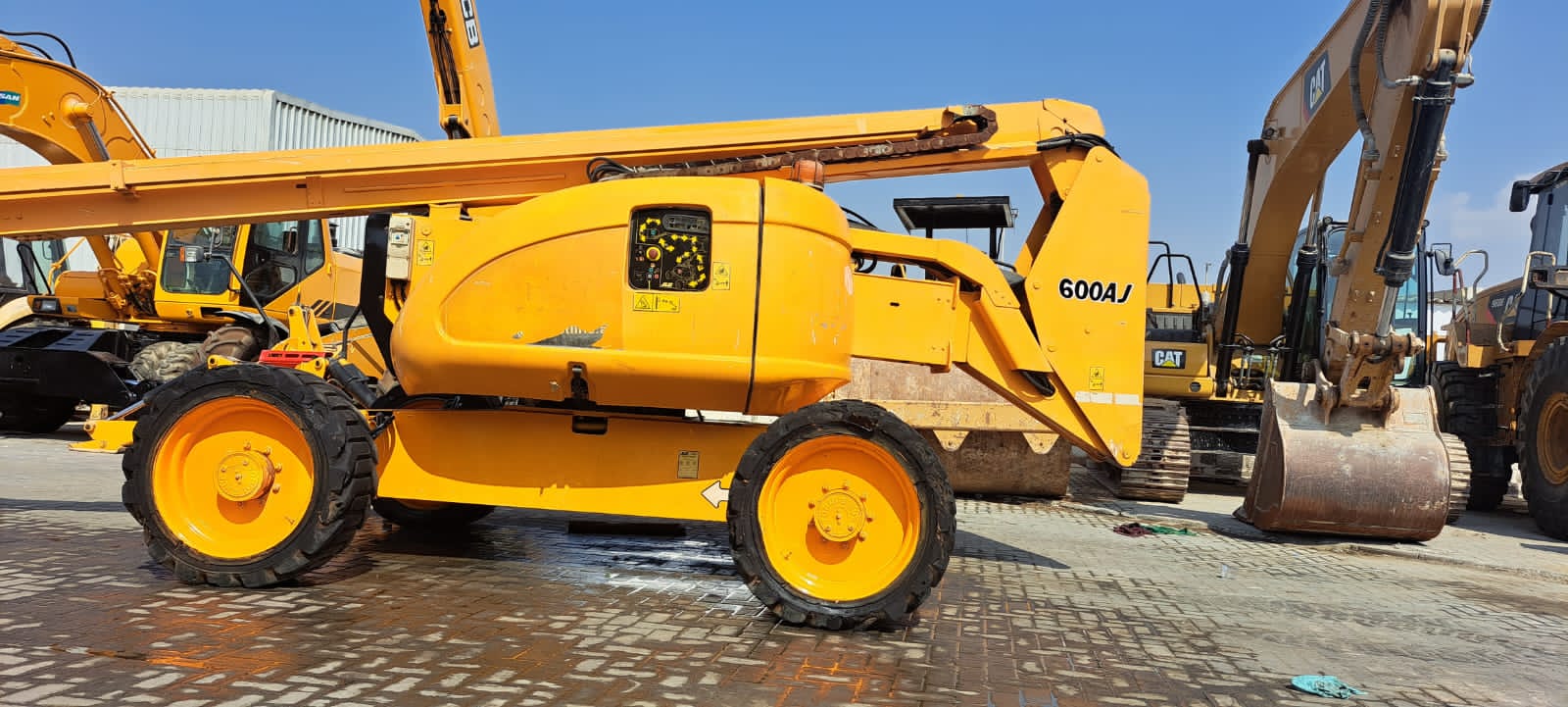 MAN LIFT JLG 600AJ 