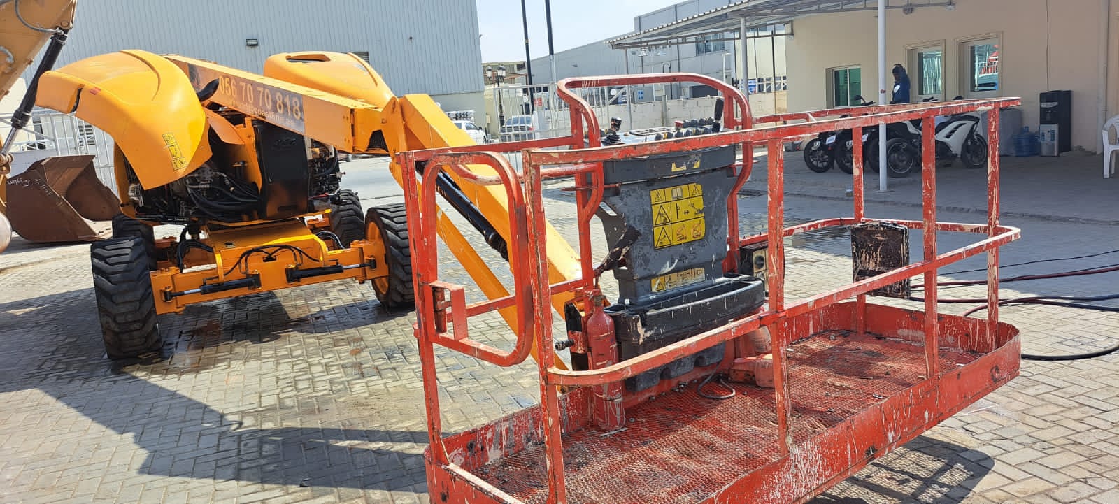 MAN LIFT JLG 600AJ 