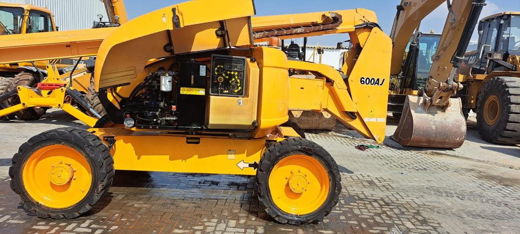 MAN LIFT JLG 600AJ 