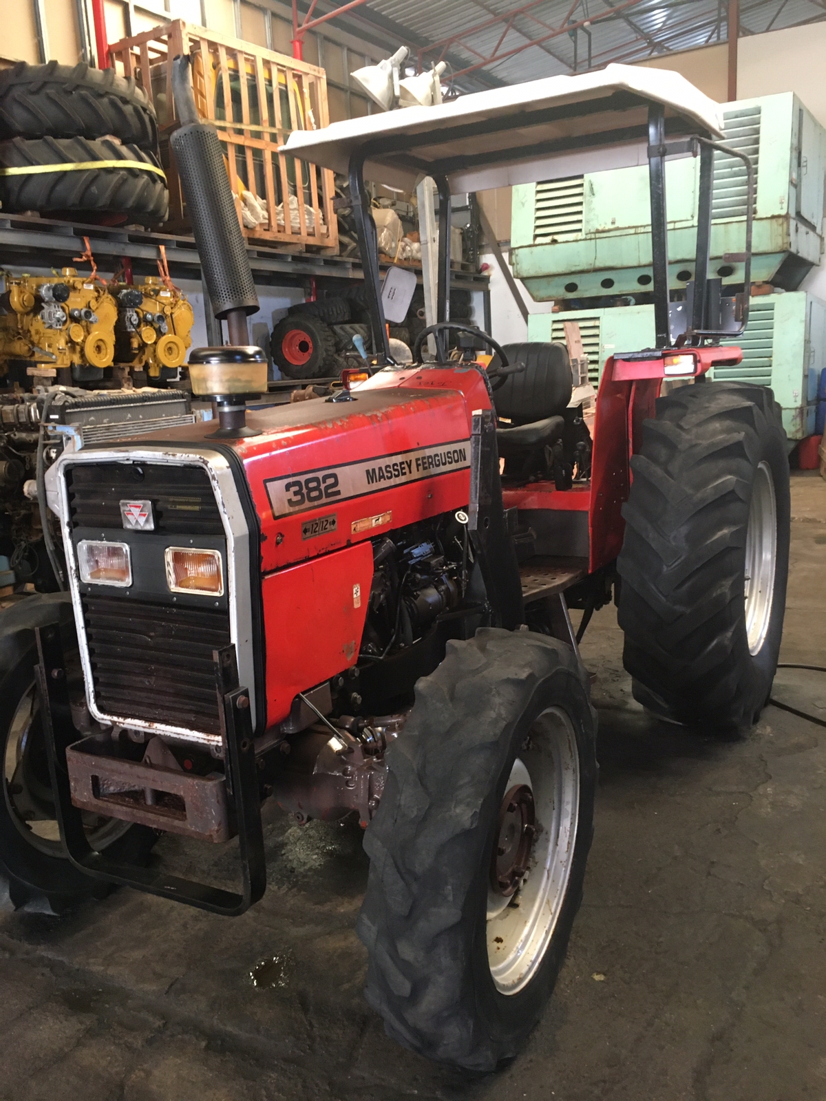 MASSEY FERGUSON 382 TRACTOR