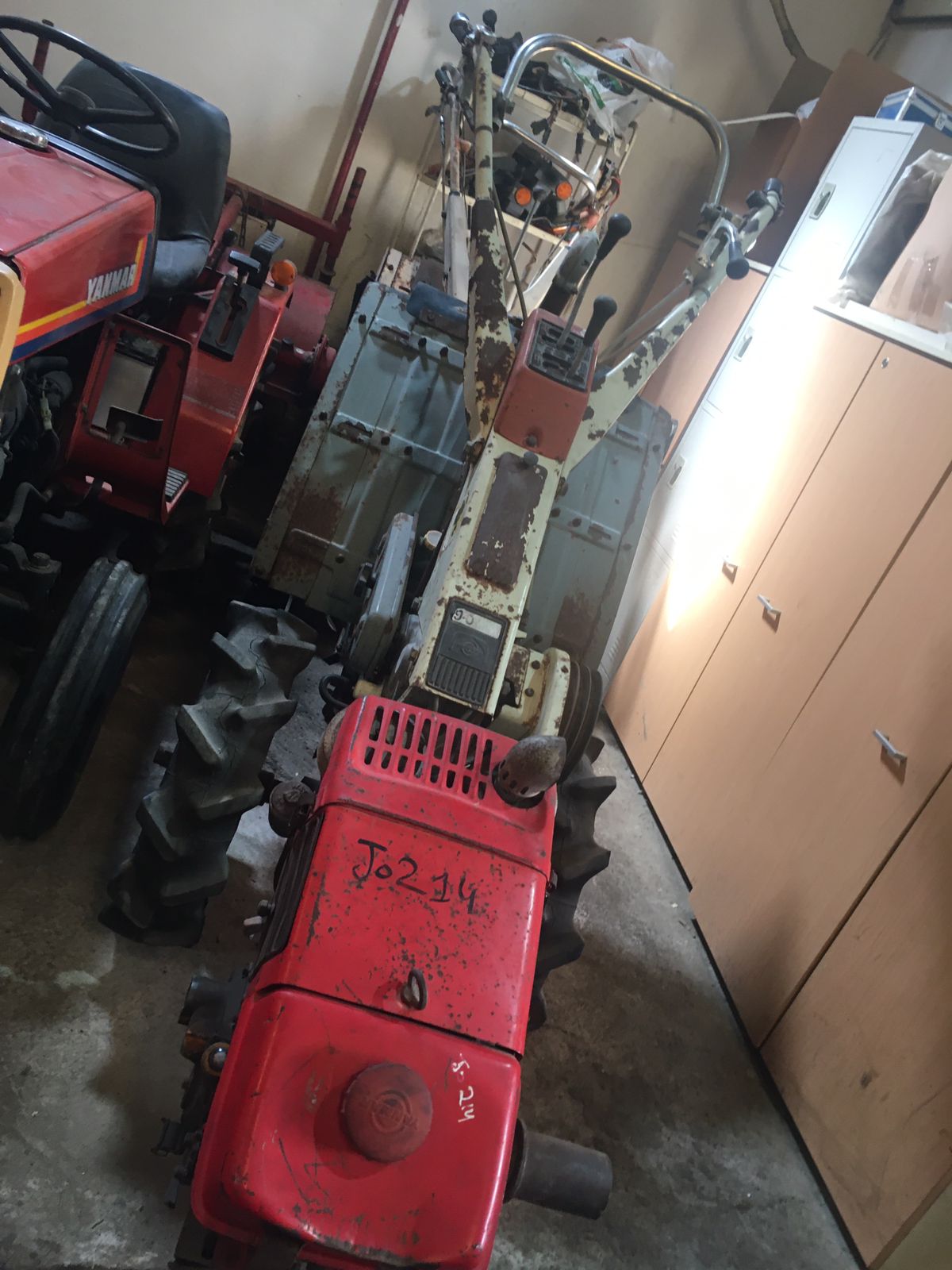 HAND TRACTOR 
