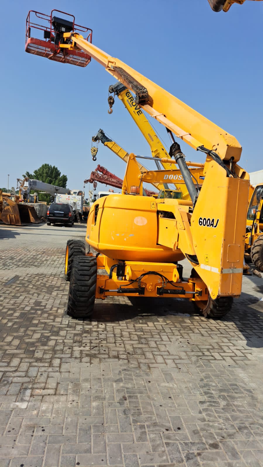 MAN LIFT JLG 600AJ 