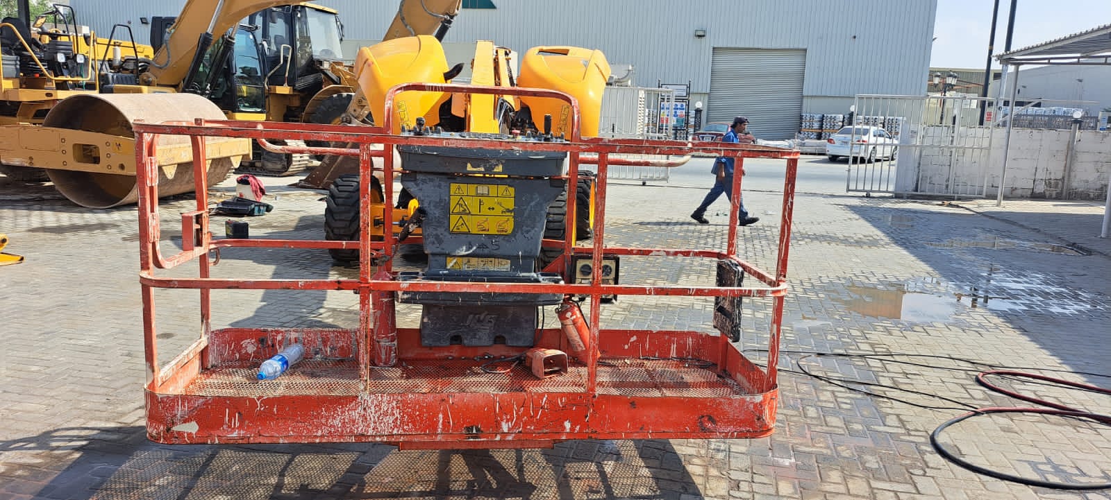 MAN LIFT JLG 600AJ 