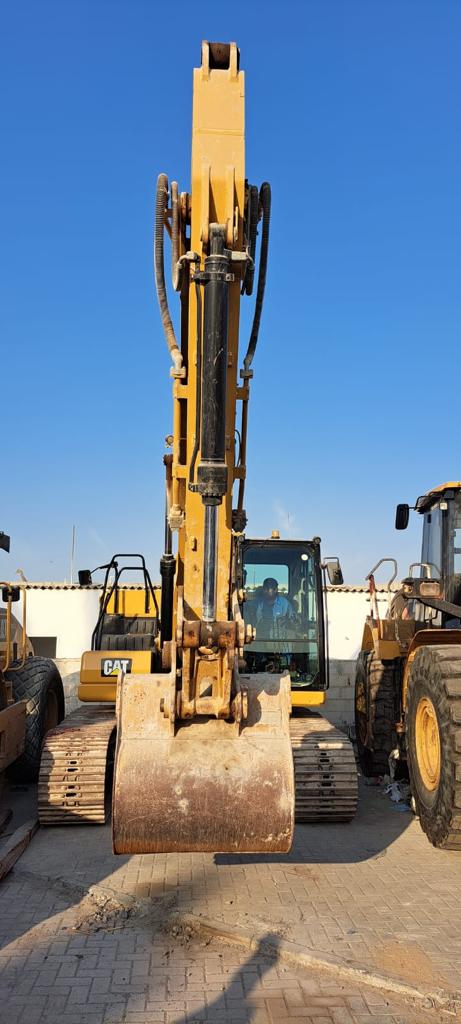 EXCAVATOR CAT 320