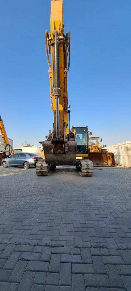 EXCAVATOR CAT 320